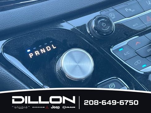 Used 2025 Chrysler Pacifica Select FWD image 22