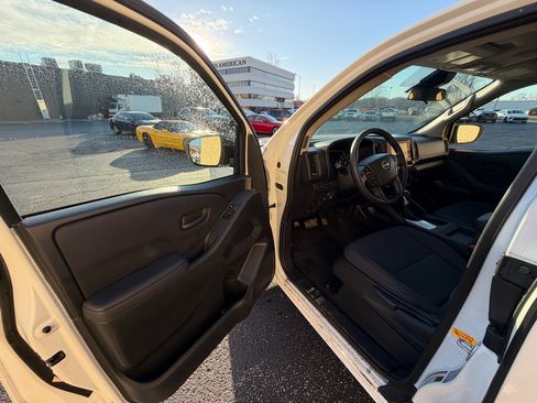 Used 2024 Nissan Frontier S w/ S Utility Package image 9