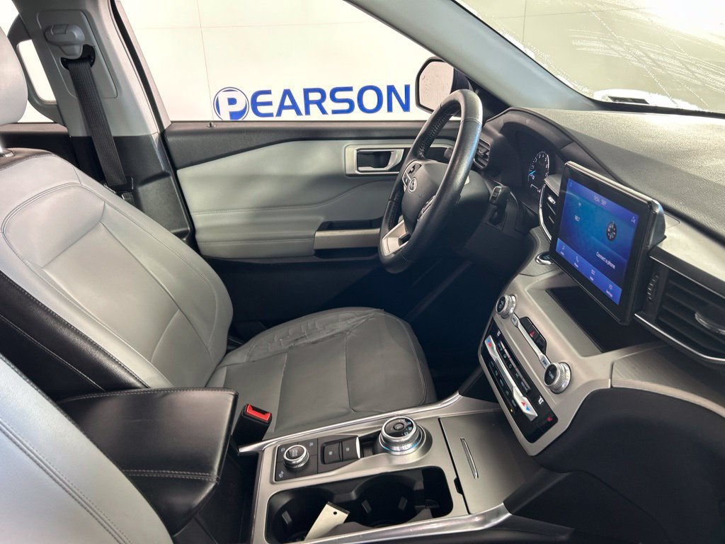 Used 2021 Ford Explorer XLT w/ Equipment Group 202A AWD/4WD image 17