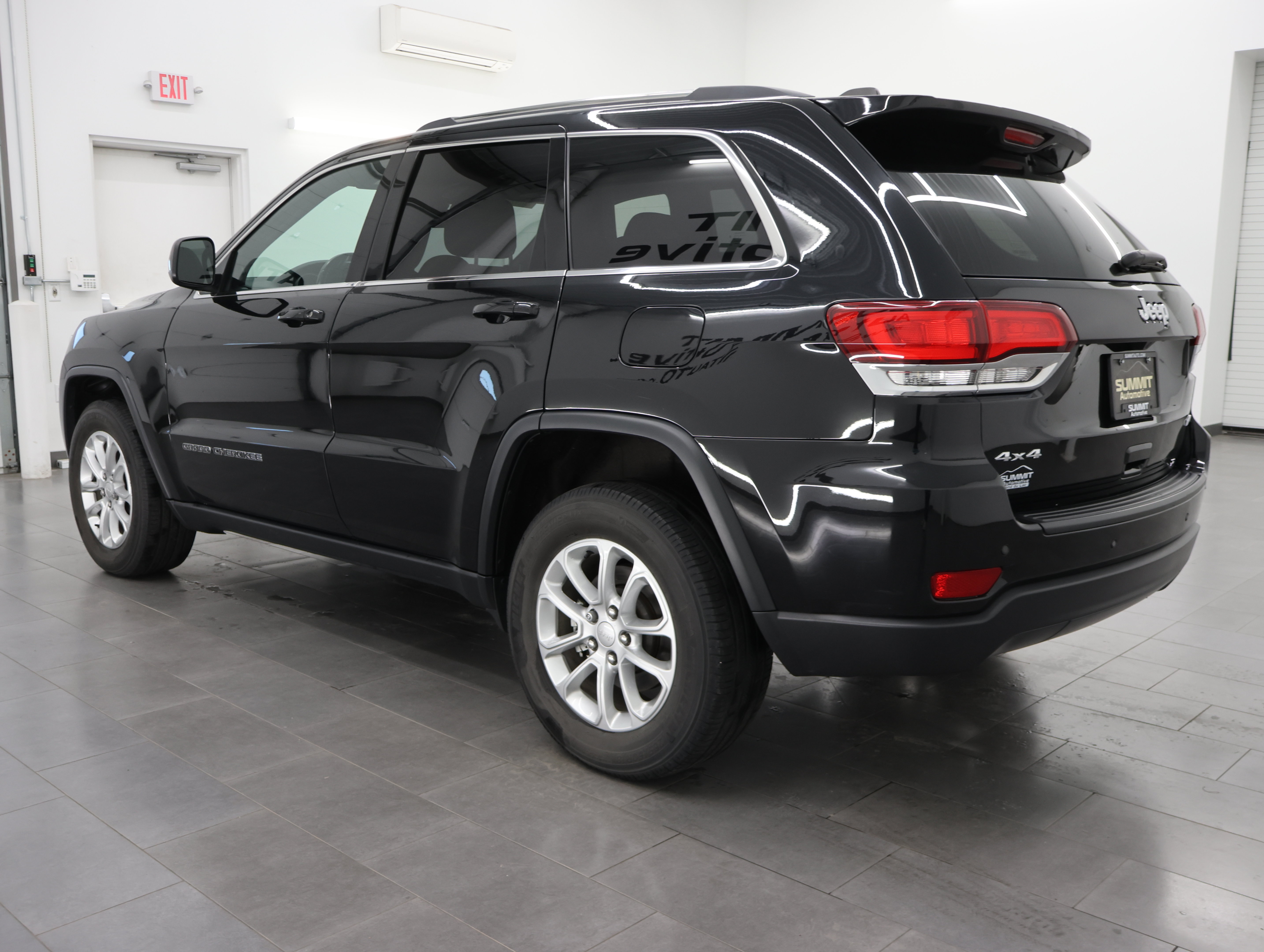 Used 2021 Jeep Grand Cherokee Laredo AWD/4WD image 6
