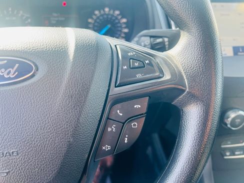 Used 2020 Ford Edge SE image 18