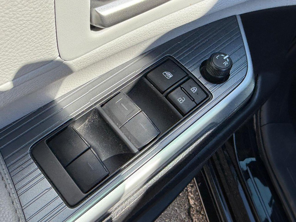 Certified 2026 Toyota Sienna XLE FWD image 16