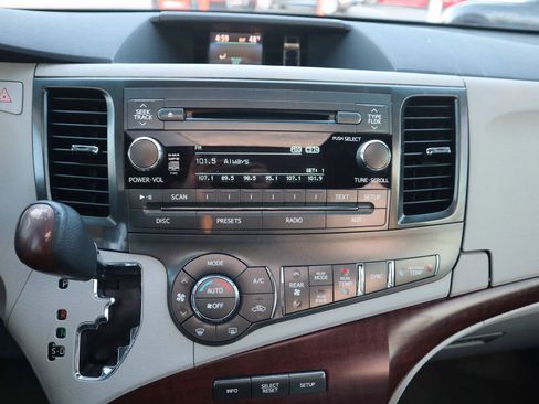 Used 2011 Toyota Sienna XLE image 22