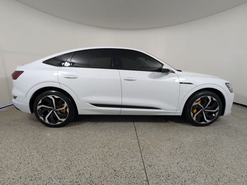 Used 2022 Audi e-tron Premium Plus w/ Premium Plus Package AWD/4WD image 8