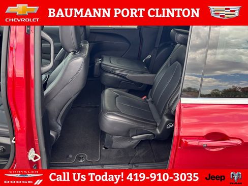 Used 2025 Chrysler Pacifica Select FWD image 26