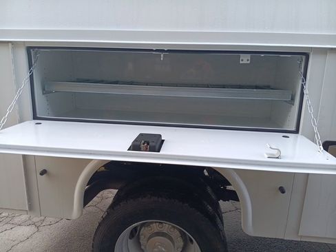 New 2024 RAM 5500 Tradesman image 32