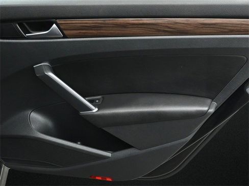 Used 2020 Volkswagen Passat 2.0T SEL image 15