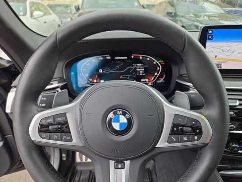 Used 2023 BMW M550i xDrive w/ Dynamic Handling Package image 20
