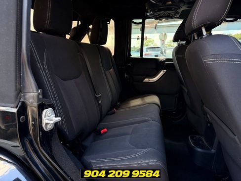 Used 2017 Jeep Wrangler Unlimited Rubicon w/ Connectivity Group AWD/4WD image 32