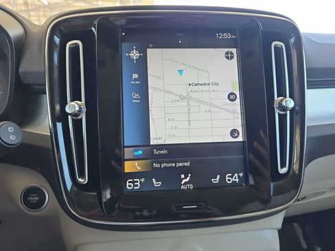 Used 2019 Volvo XC40 T4 Momentum FWD image 14