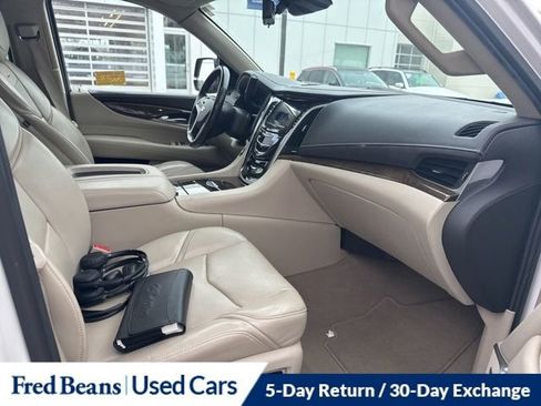 Used 2020 Cadillac Escalade ESV Luxury image 18