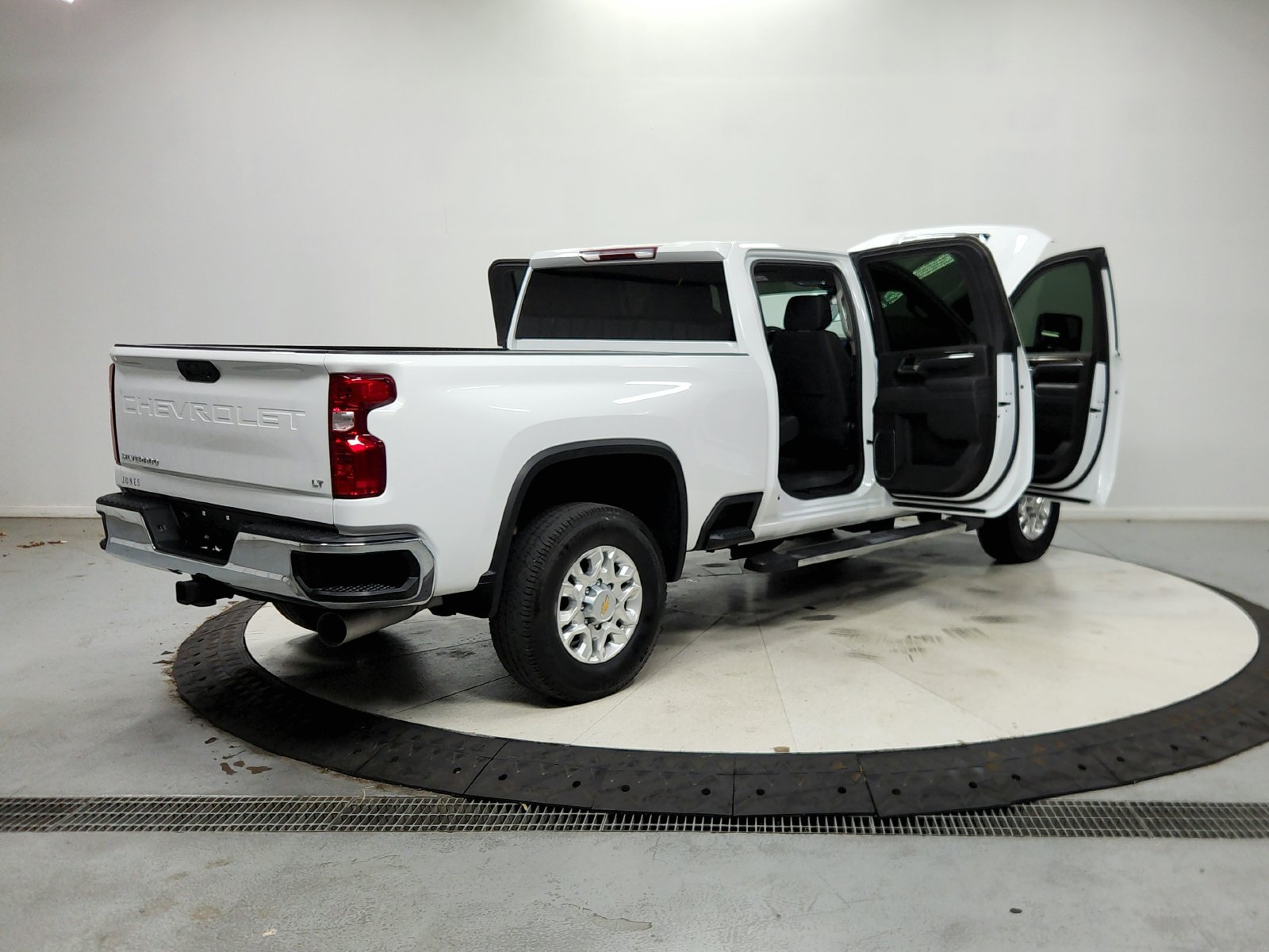 Used 2025 Chevrolet Silverado 2500 LT AWD/4WD image 16
