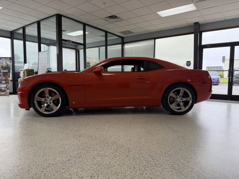 Used 2010 Chevrolet Camaro SS w/ RS Package RWD image 5