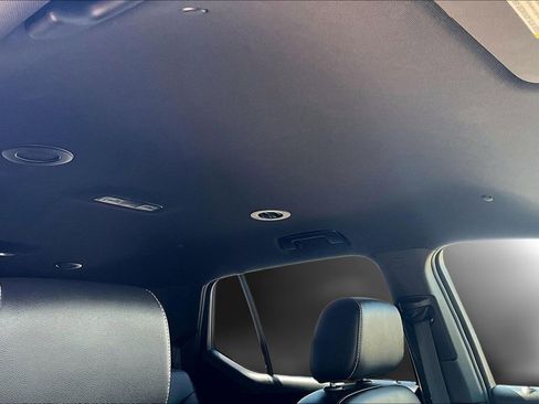 Used 2023 Chevrolet Traverse LT image 27