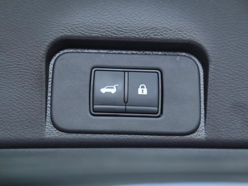 Used 2023 Nissan Rogue SL w/ SL Premium Package image 34