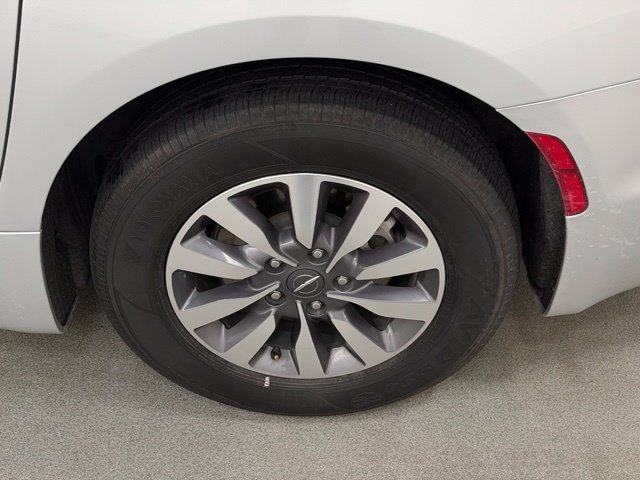 Used 2024 Chrysler Pacifica Limited FWD image 25