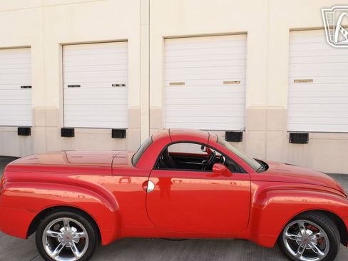 Used 2005 Chevrolet SSR w/ Preferred Equipment Group image 36