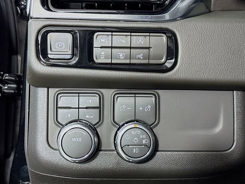 New 2026 GMC Yukon Denali w/ Sun & Power Step Package image 10