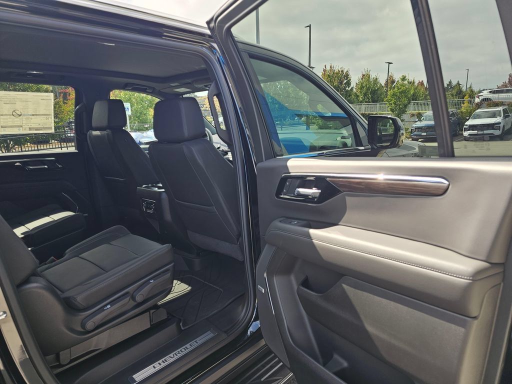 New 2026 Chevrolet Suburban LT w/ Comfort Package AWD/4WD image 15