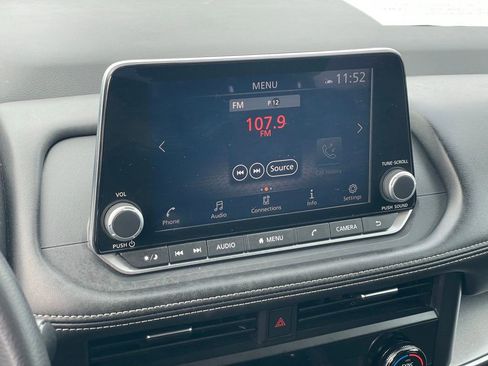 Certified 2025 Nissan Rogue SV image 19