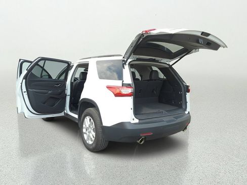 Used 2021 Chevrolet Traverse LT w/ LPO, Floor Liner Package FWD image 13