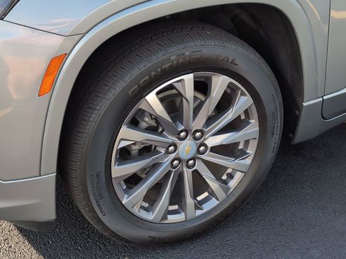 Used 2023 Chevrolet Traverse Premier FWD image 10