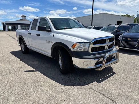 Used 2018 RAM 1500 ST w/ SXT Appearance Group AWD/4WD image 3