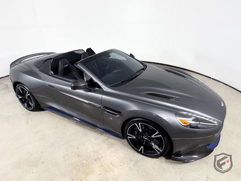Used 2018 Aston Martin Vanquish S RWD image 17
