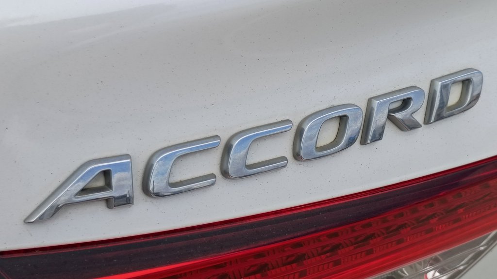 Used 2018 Honda Accord Touring image 10
