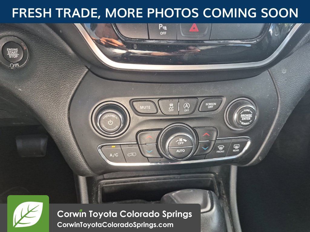 Used 2019 Jeep Cherokee Limited AWD/4WD image 13
