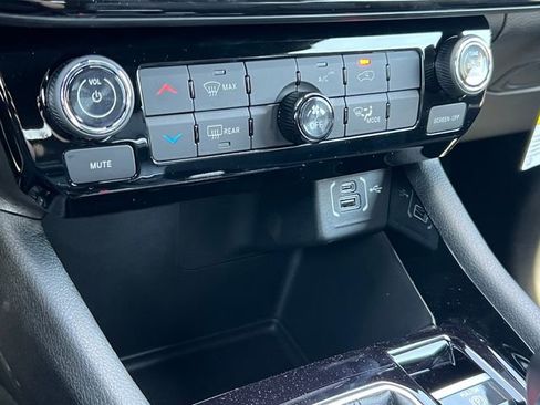 New 2026 Jeep Compass Latitude AWD/4WD image 23