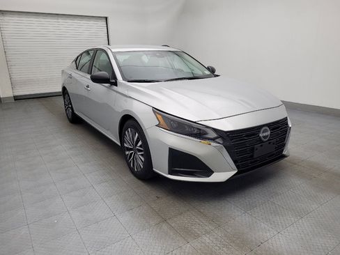 Used 2024 Nissan Altima 2.5 SV image 13