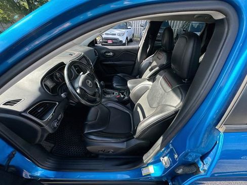 Used 2019 Jeep Cherokee Trailhawk AWD/4WD image 22