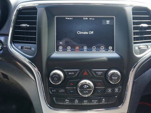 Used 2018 Jeep Grand Cherokee Laredo AWD/4WD image 16
