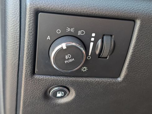 Used 2017 Jeep Grand Cherokee Overland AWD/4WD image 9