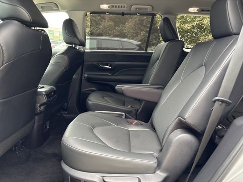 Used 2025 Toyota Grand Highlander FWD image 30