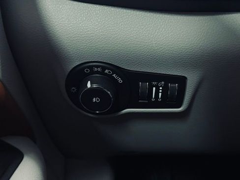 Used 2022 Jeep Compass Limited image 28