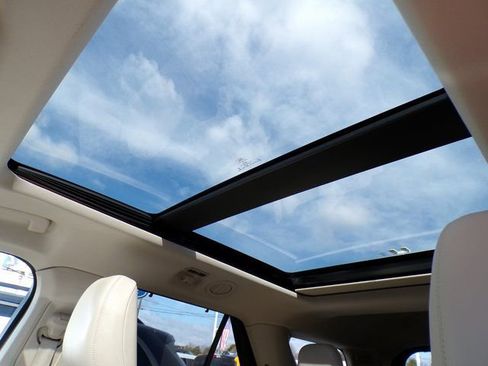 Used 2020 Ford Explorer Platinum w/ Premium Technology Package image 38