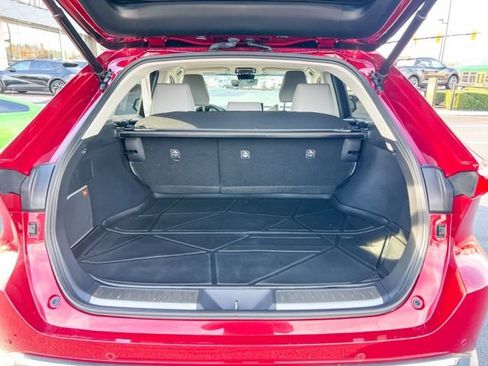 Used 2021 Toyota Venza XLE image 11