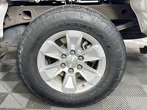 Used 2023 Chevrolet Silverado 1500 LT AWD/4WD image 35