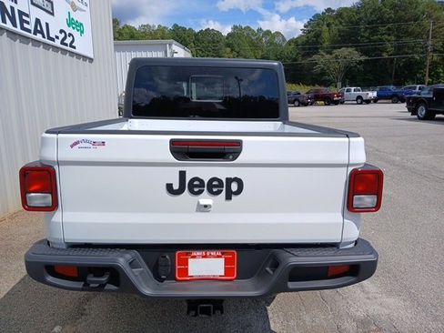 New 2025 Jeep Gladiator Sport image 4