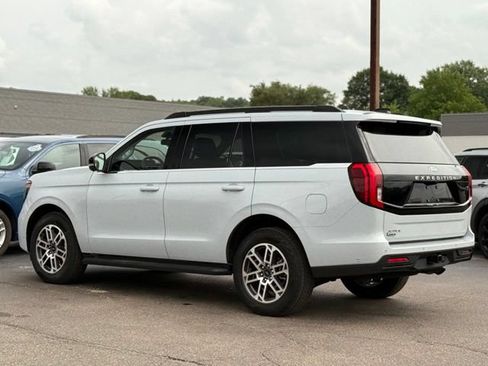 Used 2025 Ford Expedition Active AWD/4WD image 46