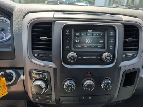 Used 2019 RAM 1500 Express w/ Express Value Package AWD/4WD image 3