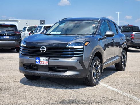 New 2025 Nissan Kicks SV w/ SV Premium Package image 2