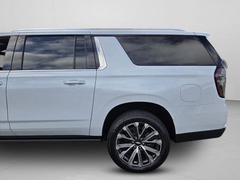 New 2026 Chevrolet Suburban High Country image 16