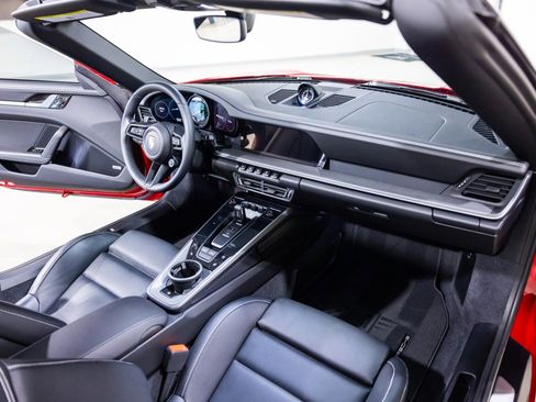 Used 2021 Porsche 911 Targa 4S Heritage Design image 34