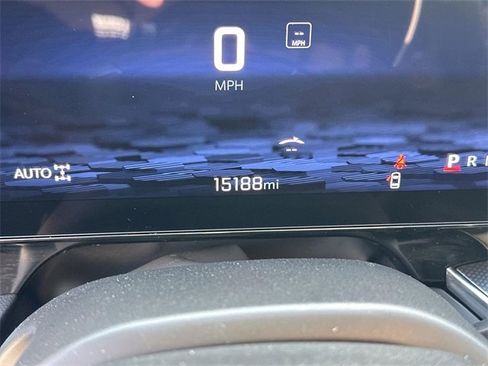 Used 2025 Chevrolet Suburban RST image 11