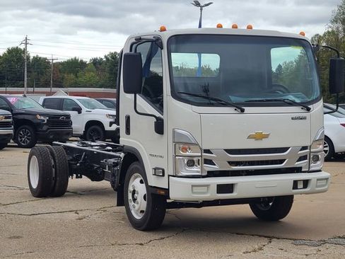 New 2025 Chevrolet Low Cab Forward image 3