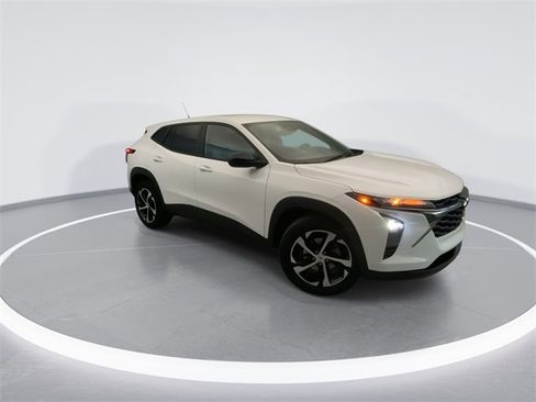 Used 2025 Chevrolet Trax RS image 6