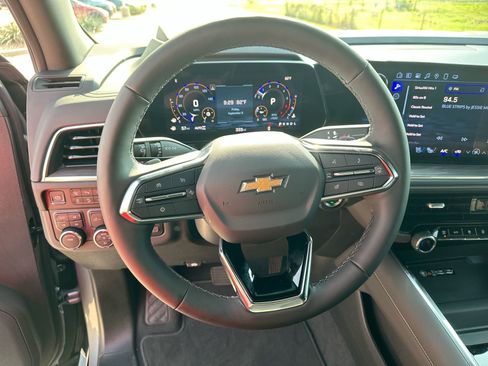 New 2025 Chevrolet Suburban Premier image 14